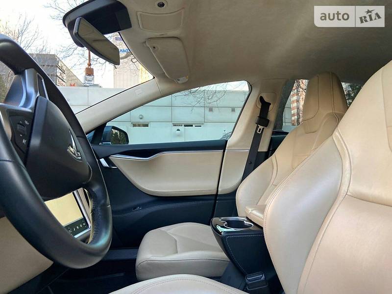 Ліфтбек Tesla Model S 2016 в Одесі