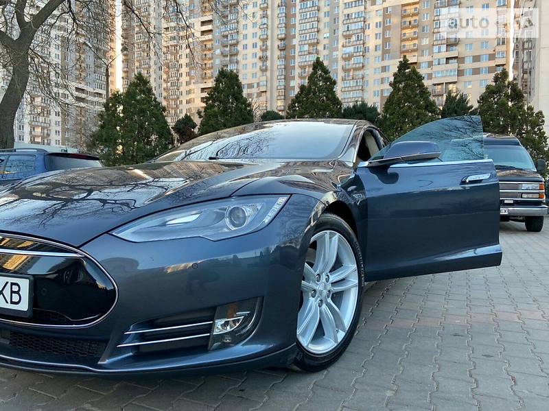Ліфтбек Tesla Model S 2016 в Одесі