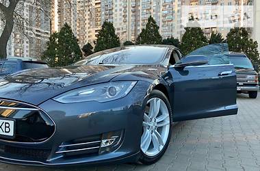 Лифтбек Tesla Model S 2016 в 