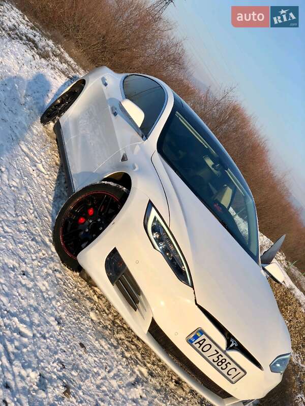 Tesla Model S 2014