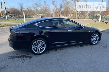 Хетчбек Tesla Model S 2014 в 