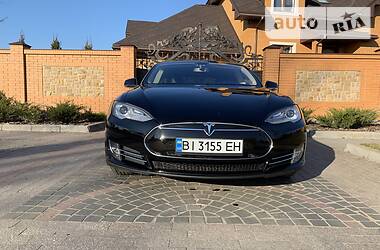 Хетчбек Tesla Model S 2014 в 