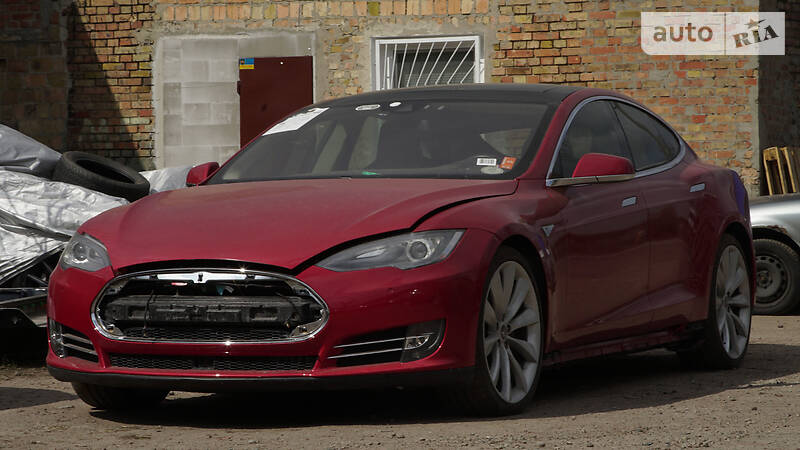 Седан Tesla Model S 2015 в Киеве