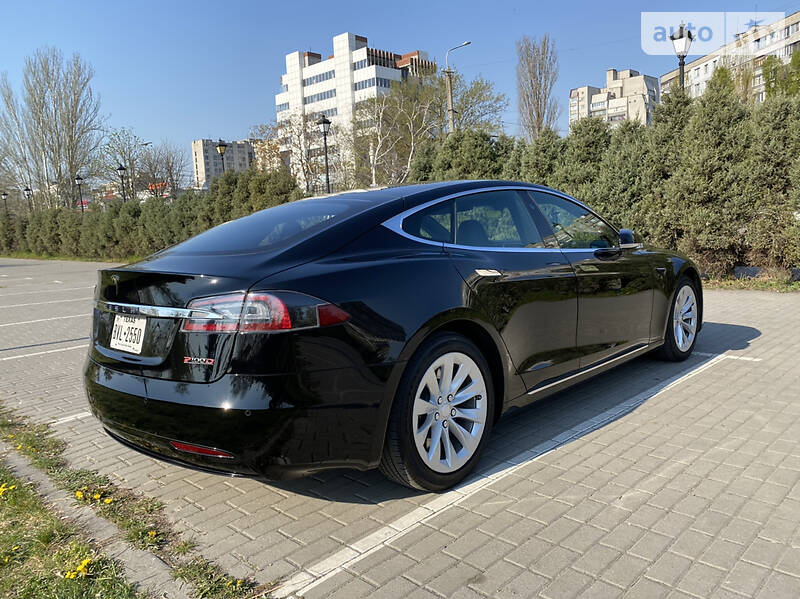 Ліфтбек Tesla Model S 2017 в Дніпрі фото 10 Ліфтбек Tesla Model S 2017 в Дніпрі