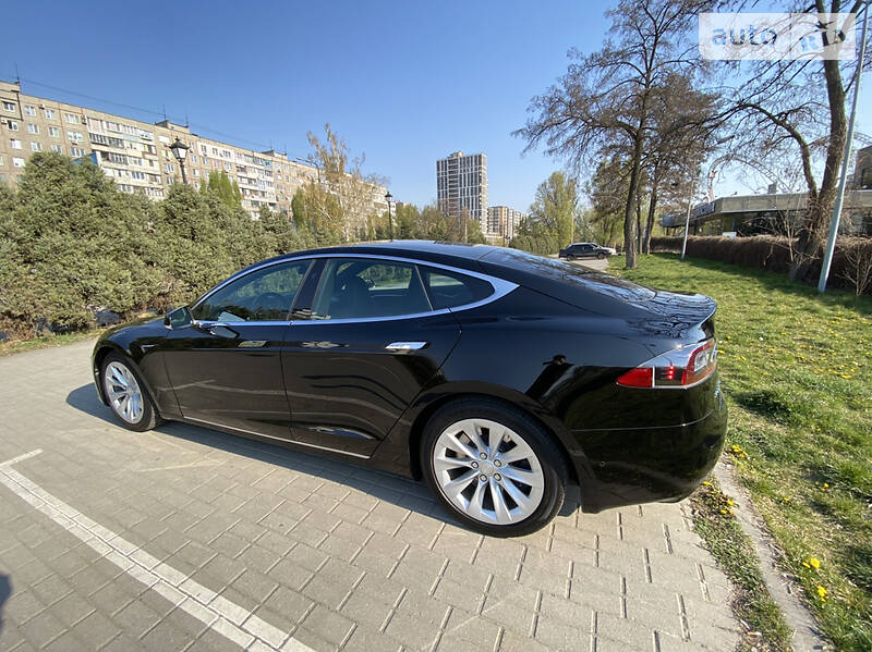 Ліфтбек Tesla Model S 2017 в Дніпрі фото 20 Ліфтбек Tesla Model S 2017 в Дніпрі