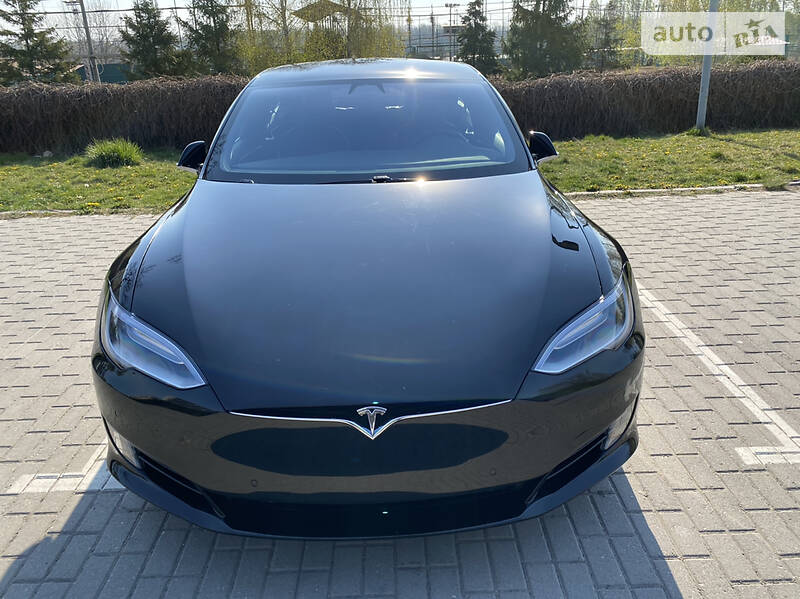Ліфтбек Tesla Model S 2017 в Дніпрі фото 16 Ліфтбек Tesla Model S 2017 в Дніпрі