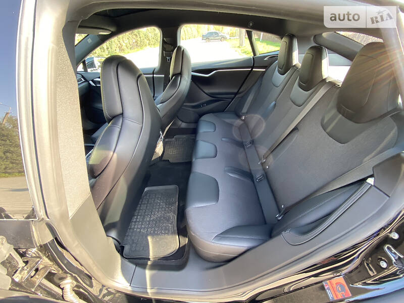 Ліфтбек Tesla Model S 2017 в Дніпрі фото 23 Ліфтбек Tesla Model S 2017 в Дніпрі