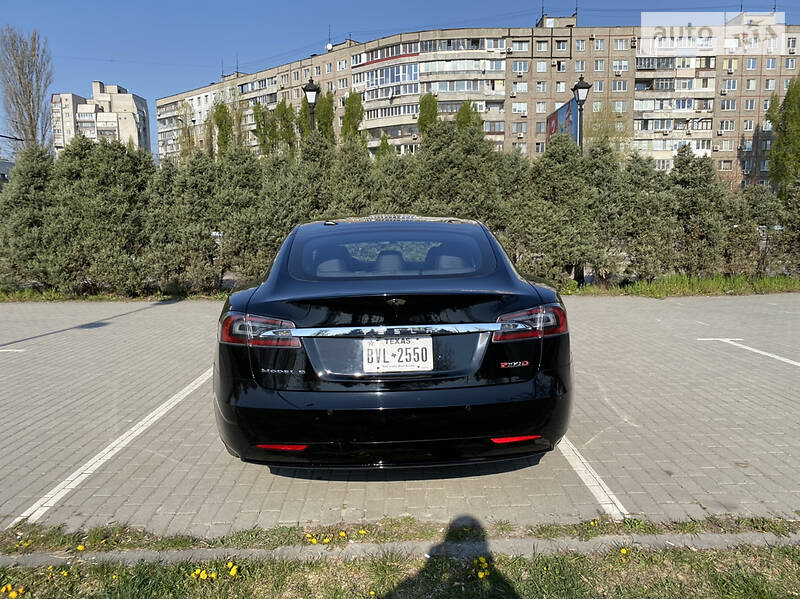 Ліфтбек Tesla Model S 2017 в Дніпрі фото 9 Ліфтбек Tesla Model S 2017 в Дніпрі