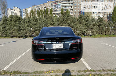 Лифтбек Tesla Model S 2017 в Днепре