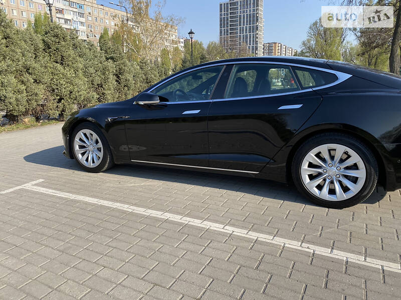 Ліфтбек Tesla Model S 2017 в Дніпрі фото 6 Ліфтбек Tesla Model S 2017 в Дніпрі