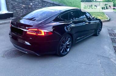 Седан Tesla Model S 2014 в 