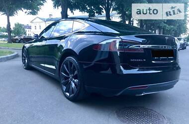 Седан Tesla Model S 2014 в 