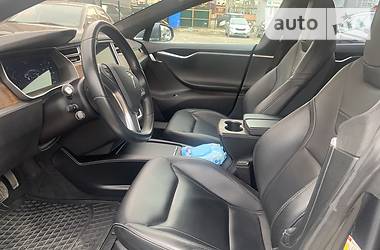 Седан Tesla Model S 2016 в 