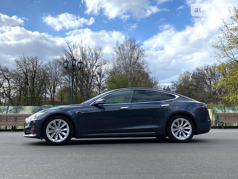 Хетчбек Tesla Model S 2017 в Харкові