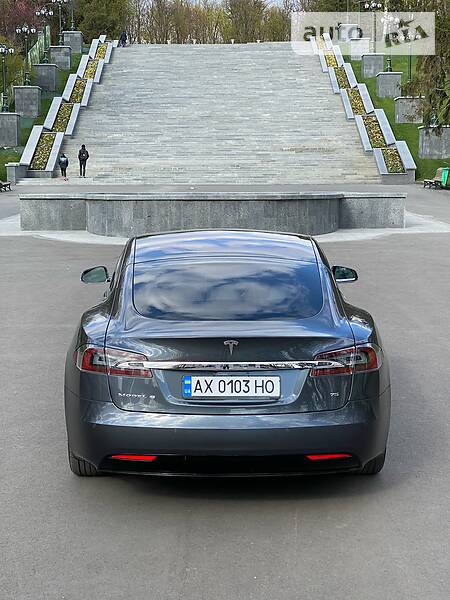 Хетчбек Tesla Model S 2017 в Харкові