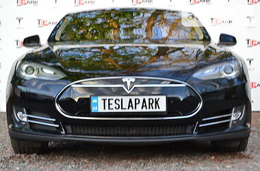 Седан Tesla Model S 2014 в Киеве