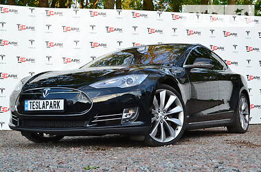 Седан Tesla Model S 2014 в Киеве