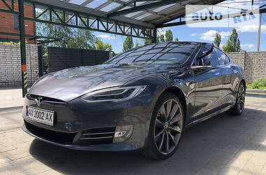 Хетчбек Tesla Model S 2017 в 