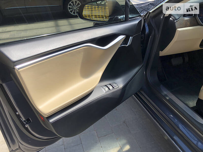Хетчбек Tesla Model S 2017 в Харкові