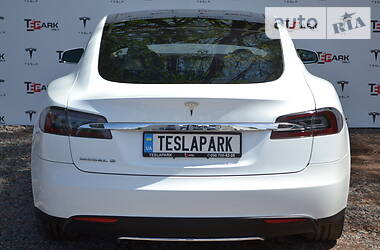 Ліфтбек Tesla Model S 2013 в Києві