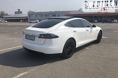 Хэтчбек Tesla Model S 2015 в Ужгороде