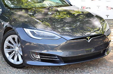 Ліфтбек Tesla Model S 2016 в 