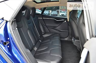 Седан Tesla Model S 2016 в 