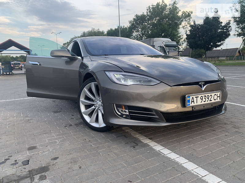 Хетчбек Tesla Model S 2016 в 