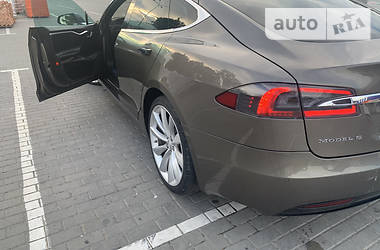 Хетчбек Tesla Model S 2016 в 