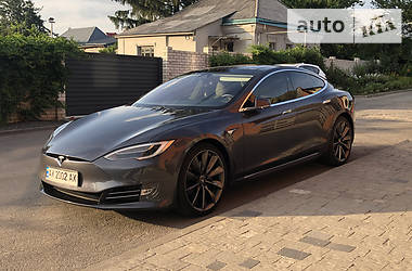 Хетчбек Tesla Model S 2017 в 
