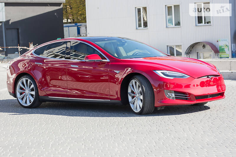 Седан Tesla Model S 2015 в Тернополі