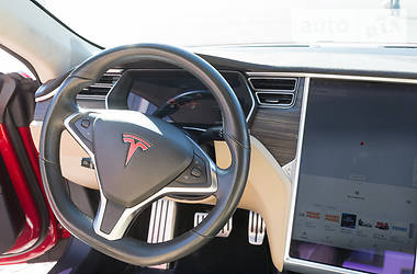 Седан Tesla Model S 2015 в Тернополі