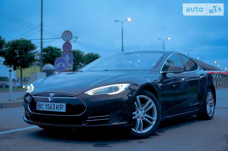 Хетчбек Tesla Model S 2013 в Львові