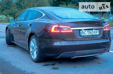 Хэтчбек Tesla Model S 2013 в Львове