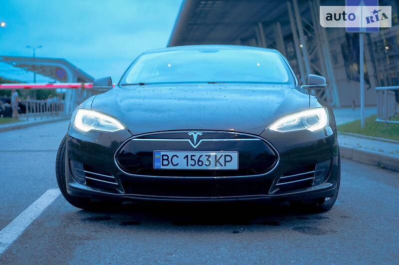 Хетчбек Tesla Model S 2013 в Львові