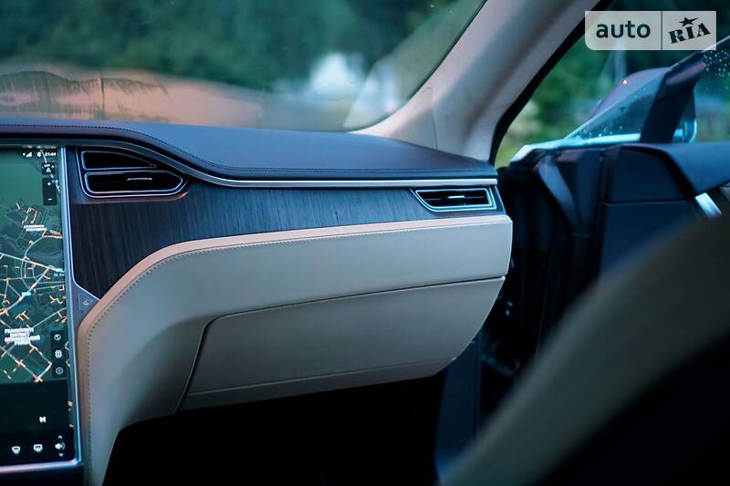 Хетчбек Tesla Model S 2013 в Львові