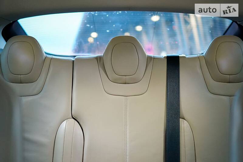 Хетчбек Tesla Model S 2013 в Львові