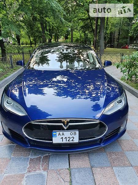 Хэтчбек Tesla Model S 2015 в Киеве