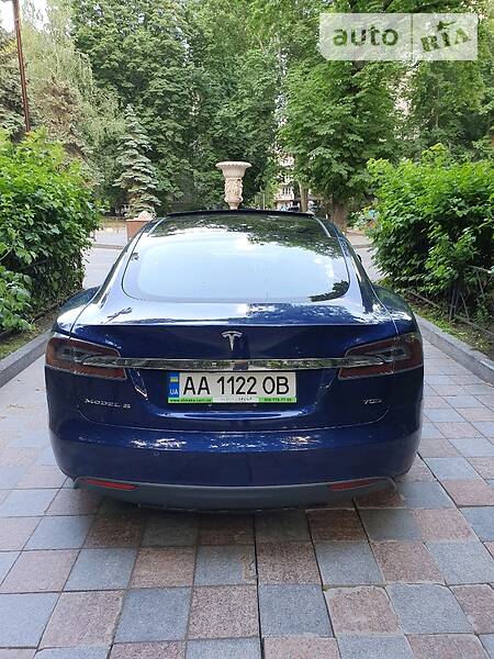 Хэтчбек Tesla Model S 2015 в Киеве