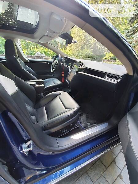 Хэтчбек Tesla Model S 2015 в Киеве