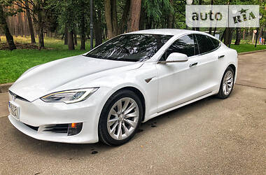 Седан Tesla Model S 2016 в Киеве