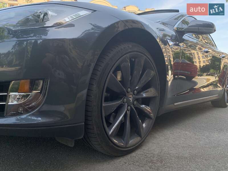 Лифтбек Tesla Model S 2015 в Тернополе