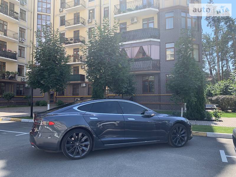 Лифтбек Tesla Model S 2015 в Тернополе