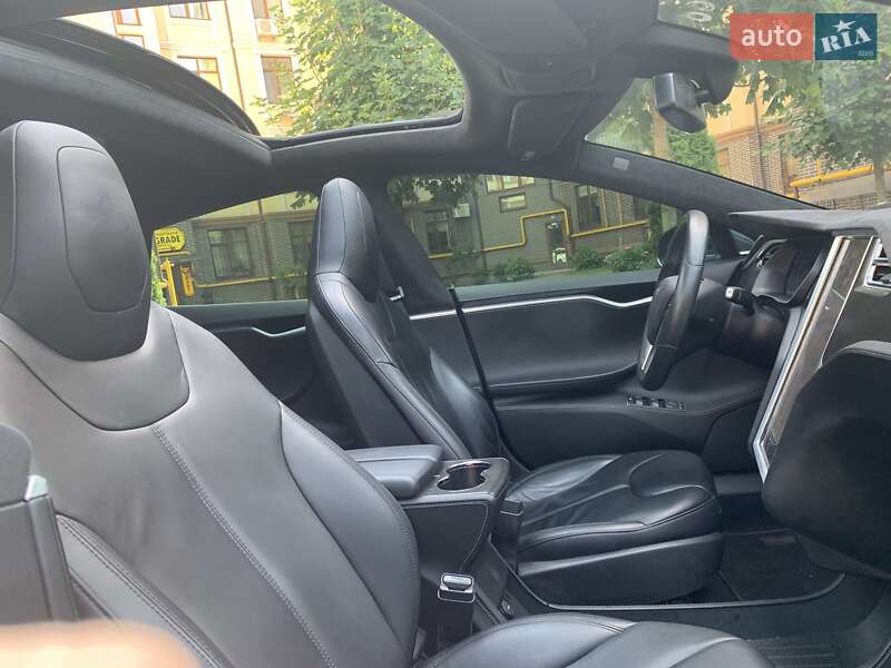 Лифтбек Tesla Model S 2015 в Тернополе