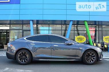 Седан Tesla Model S 2016 в 