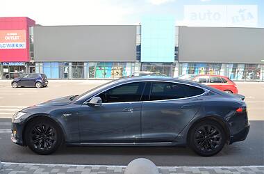 Седан Tesla Model S 2016 в 
