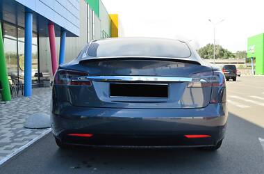 Седан Tesla Model S 2016 в 