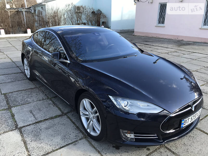 Лифтбек Tesla Model S 2015 в Новой Каховке