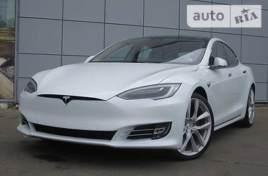 Седан Tesla Model S 2018 в Киеве