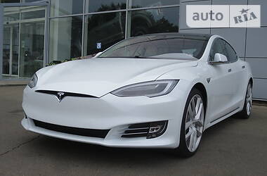 Седан Tesla Model S 2018 в Киеве